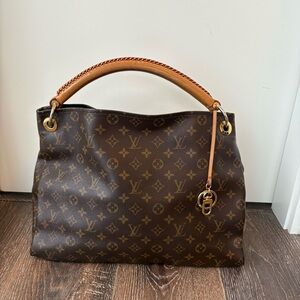 Louis Vuitton Monogram Artsy MM Shoulder Bag